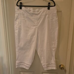 Ruby Rd. Women's White‎ Capri Pants